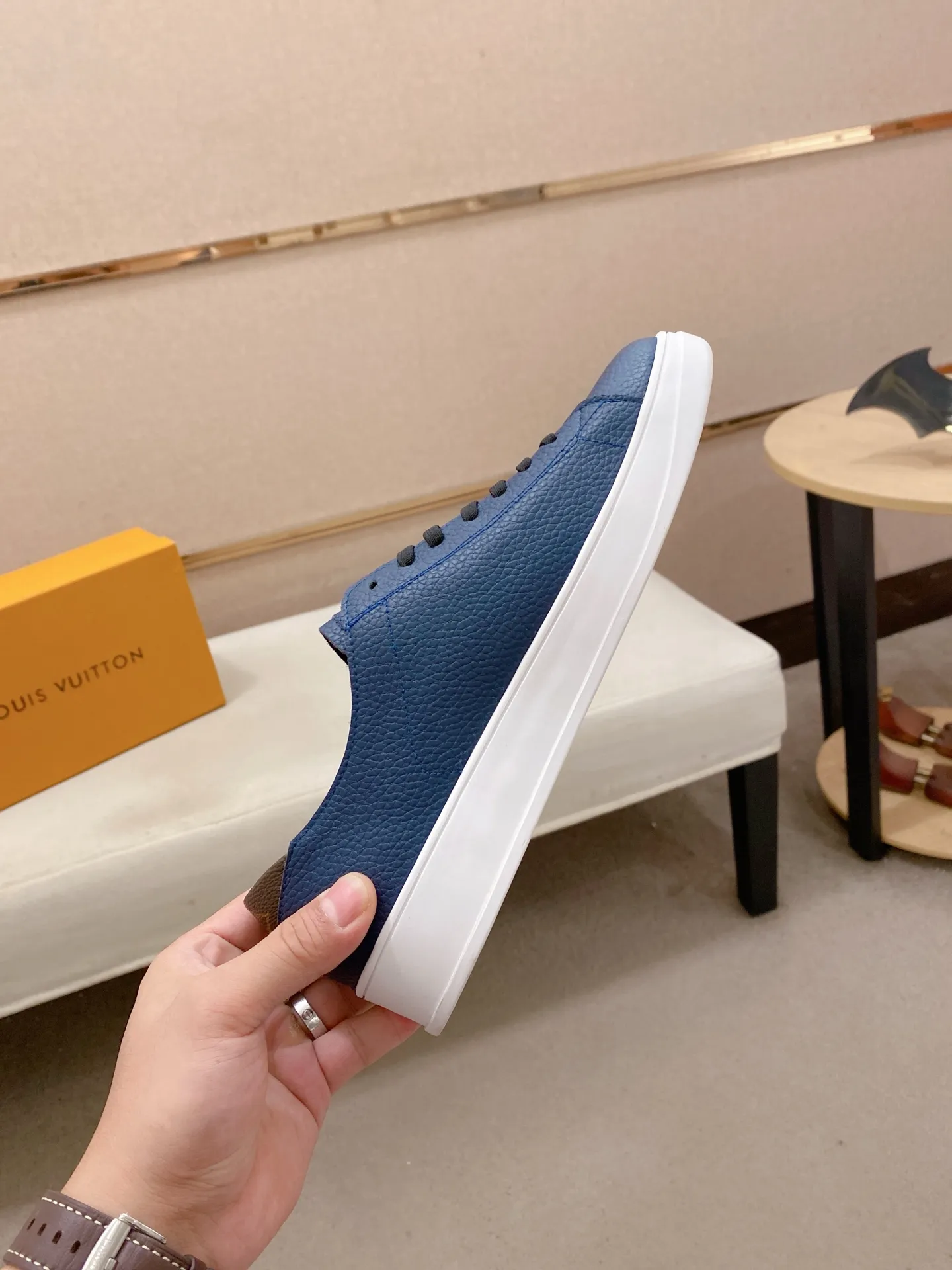 Men's shoes💰 440💰louis vuitton (Louis Vuitton/lv) top 🔍🔍 new models are on sale at the same time at the counter. The upper 🇮🇹 is imported from Italy first-layer cowhide, and the lining is fully imported sheepskin 💪💪, completely 1⃣️ to 1 ⃣️Re-engraved🇮🇹💪💪, ⚠Sole: The original sole is specially provided by the original factory, the exclusive movable molded sole is super comfortable, ⚠The original factory follows the order, 🔍🔍high quality, you can enter and exit the counter at will, welcome to compare⚠. Code number:38-44